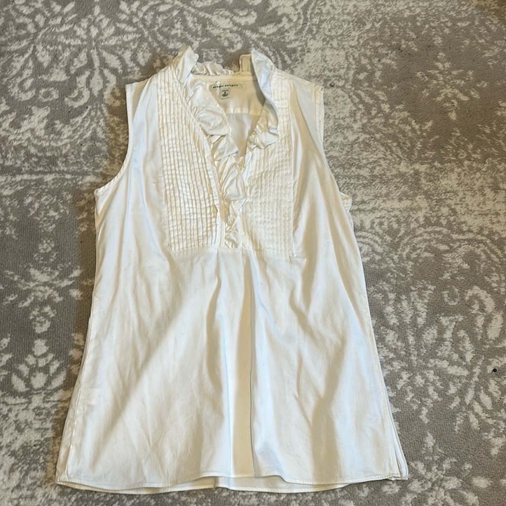 Banana republic, sleeveless ruffle collar size 8 blouse top white
